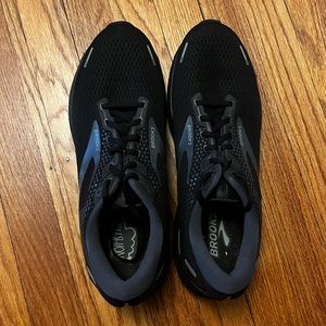 Brook’s Men’s Ghost 14 Neutral Running Shoe. Size 12D.